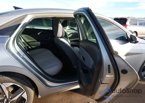 2022 Hyundai Elantra Limited z USA, uszkodzony, nr VIN 5NPLP4AG5NH057977